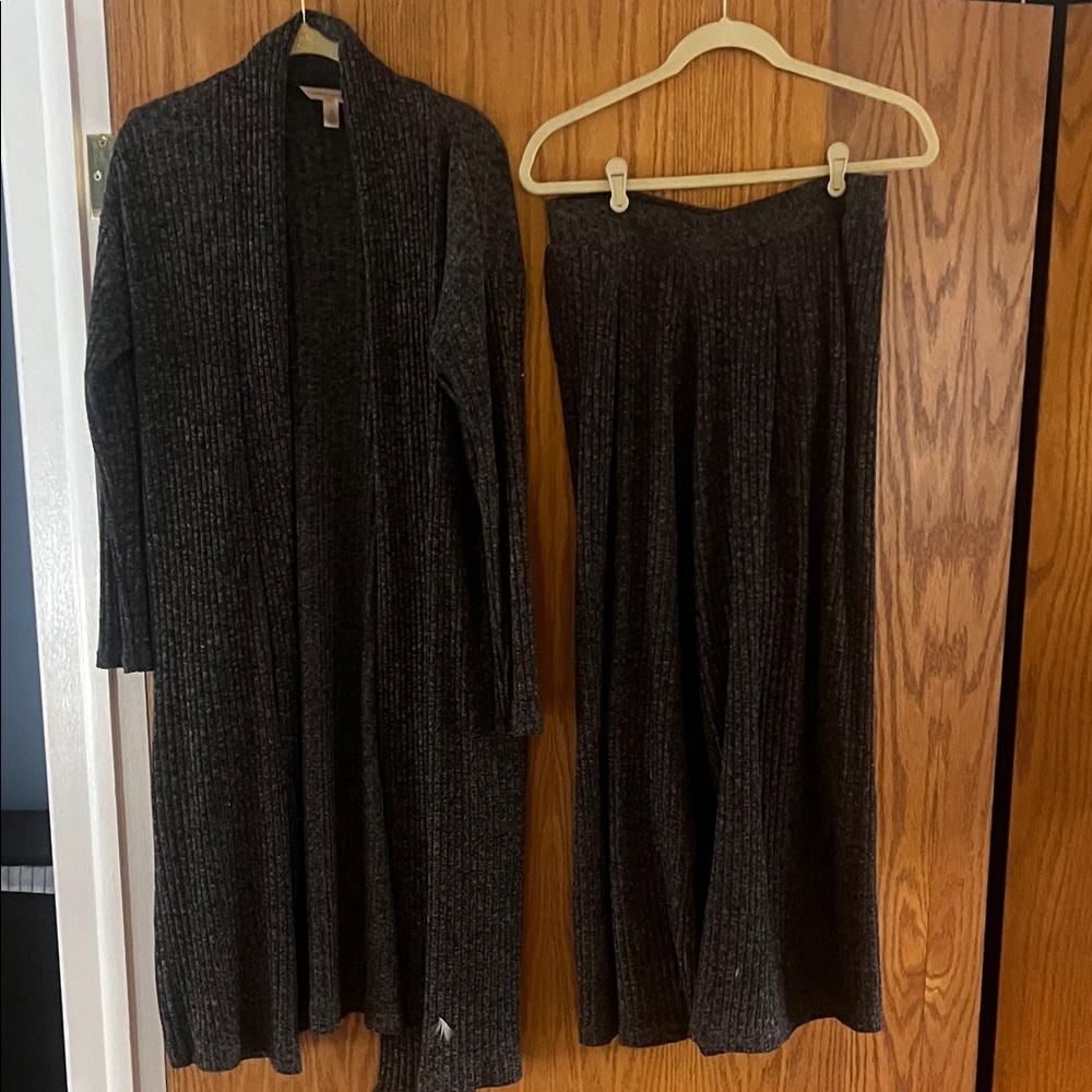 Banana Republic Sweater/Pant Set. Heather Grey. Medium. Both pieces have pockets